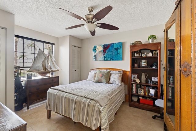 3333 Jog Park Drive, Greenacres, FL 33467