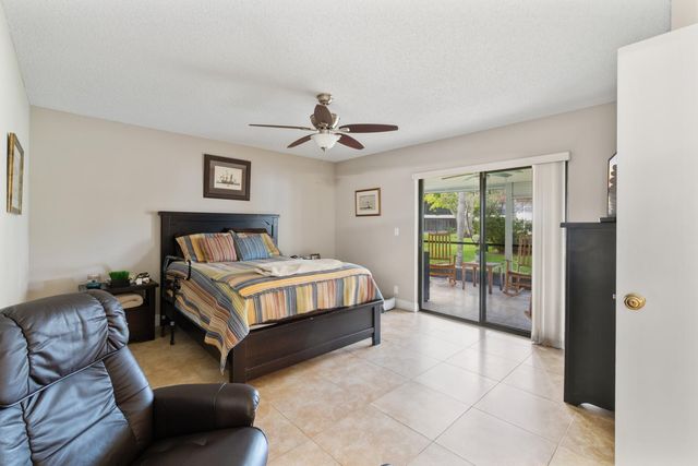 3333 Jog Park Drive, Greenacres, FL 33467
