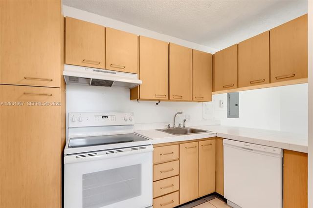13787 SW 66th St 254D, Miami, FL 33183
