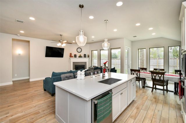 5042 Albany Shores Lane, Fulshear, TX 77441