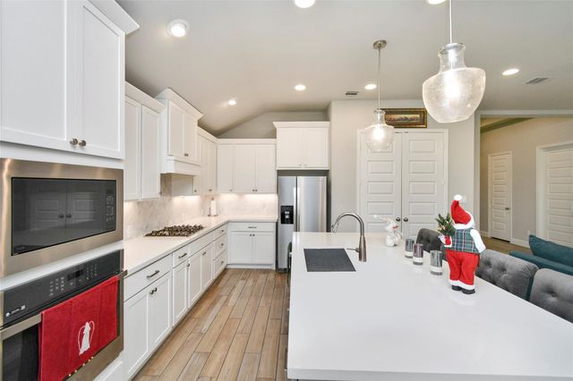 5042 Albany Shores Lane, Fulshear, TX 77441
