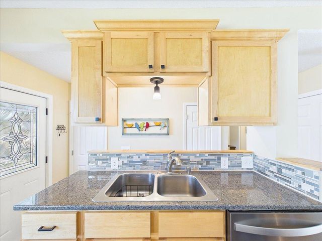 2379 Roselawn Avenue W, Lauderdale, MN 55113