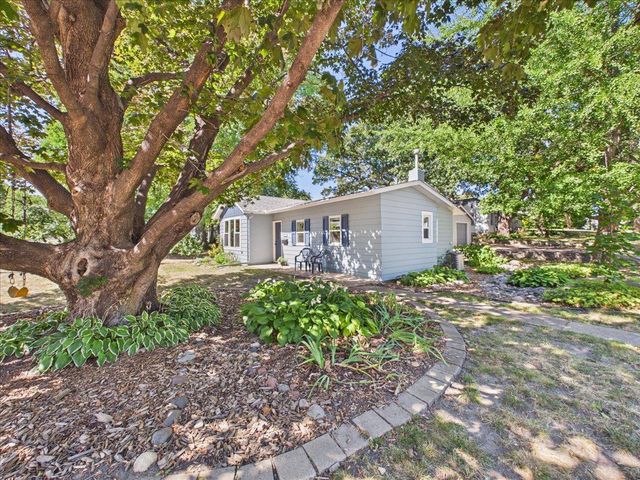 2379 Roselawn Avenue W, Lauderdale, MN 55113