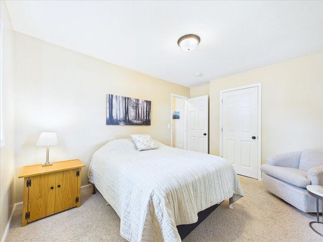 2379 Roselawn Avenue W, Lauderdale, MN 55113