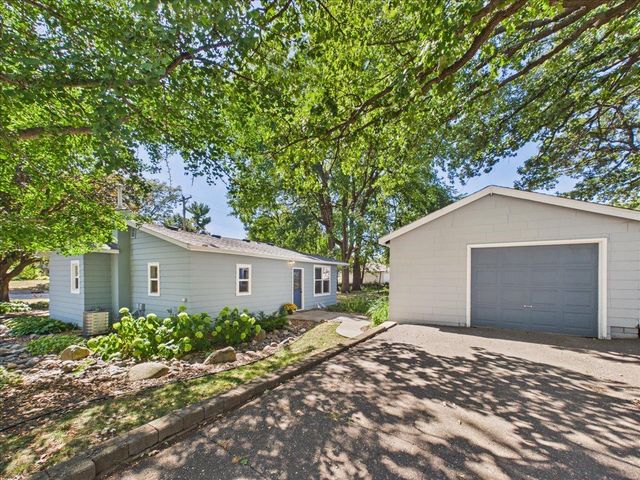 2379 Roselawn Avenue W, Lauderdale, MN 55113