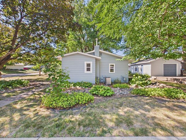 2379 Roselawn Avenue W, Lauderdale, MN 55113