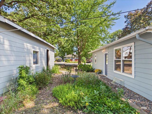 2379 Roselawn Avenue W, Lauderdale, MN 55113