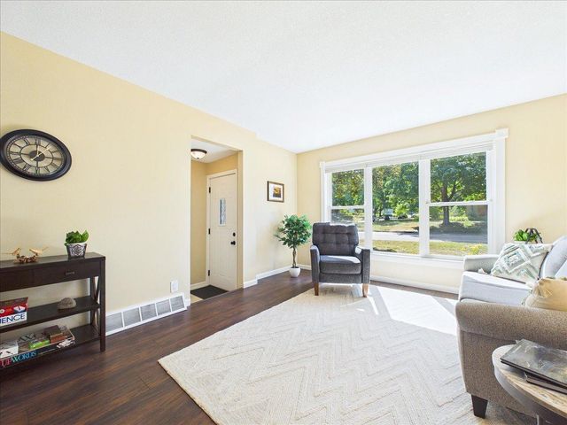 2379 Roselawn Avenue W, Lauderdale, MN 55113