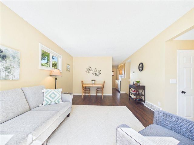 2379 Roselawn Avenue W, Lauderdale, MN 55113