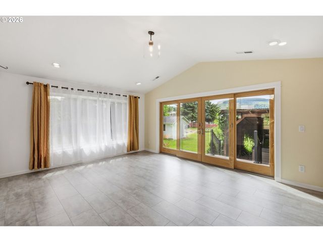 39200 CAMP CREEK Rd, Springfield, OR 97478