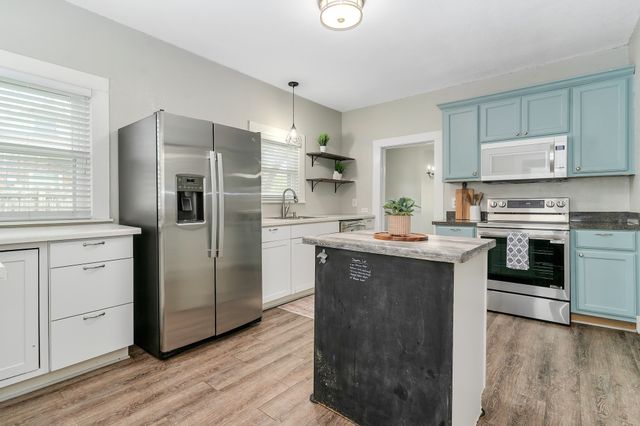 914 Prairie Avenue, Cleburne, TX 76033