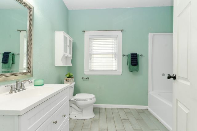 914 Prairie Avenue, Cleburne, TX 76033