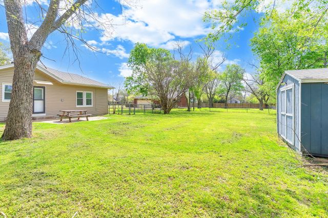 914 Prairie Avenue, Cleburne, TX 76033