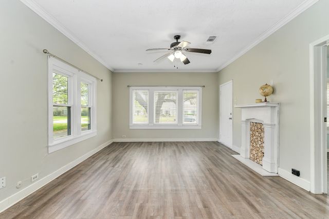 914 Prairie Avenue, Cleburne, TX 76033