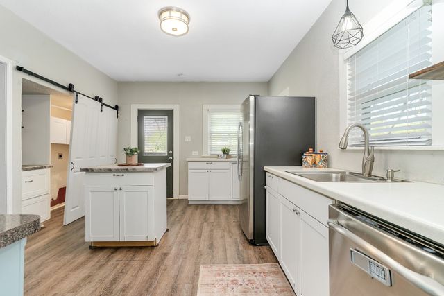 914 Prairie Avenue, Cleburne, TX 76033