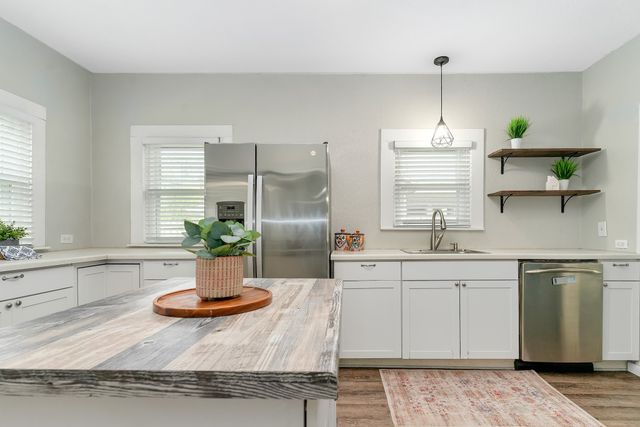 914 Prairie Avenue, Cleburne, TX 76033