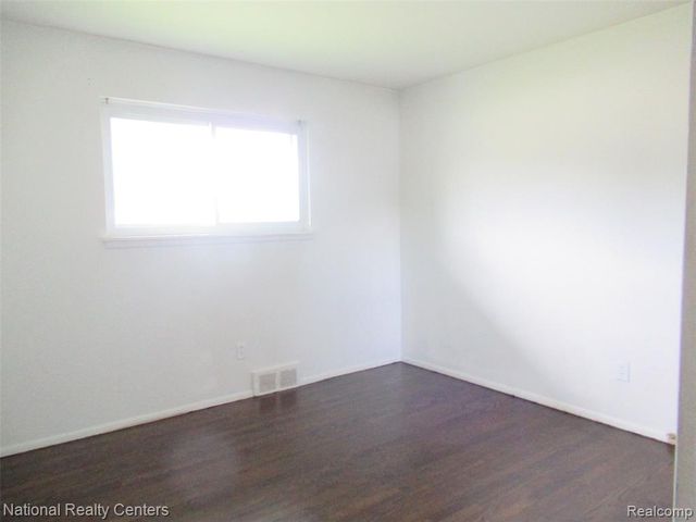 2687 Wilshire Street, Westland, MI 48186