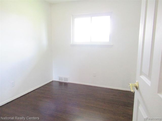 2687 Wilshire Street, Westland, MI 48186