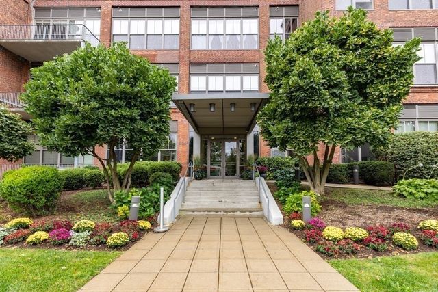 156 Porter St 320, Boston, MA 02128