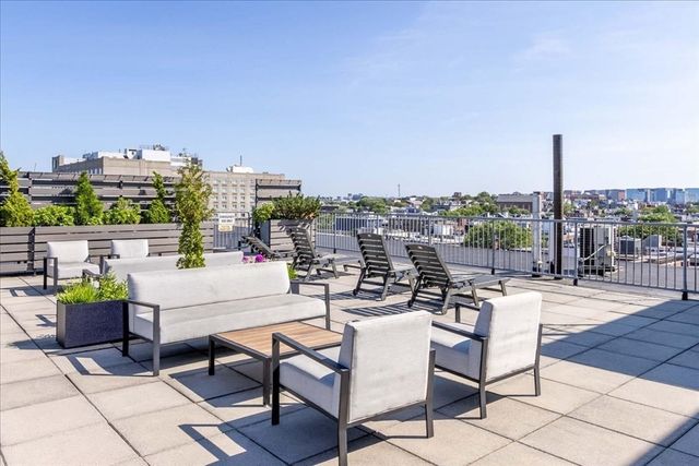 156 Porter St 320, Boston, MA 02128