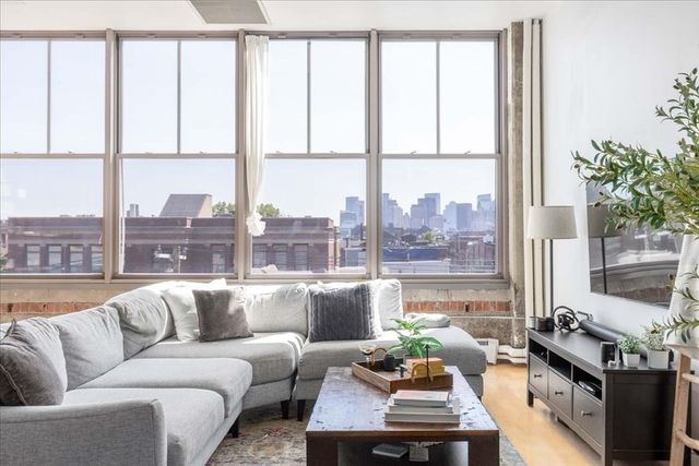 156 Porter St 320, Boston, MA 02128