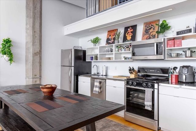 156 Porter St 320, Boston, MA 02128