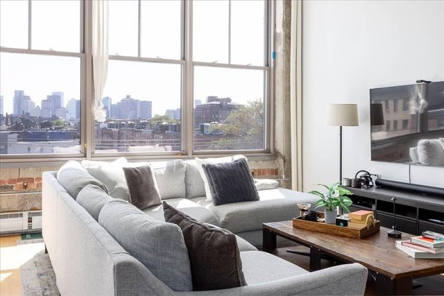 156 Porter St 320, Boston, MA 02128