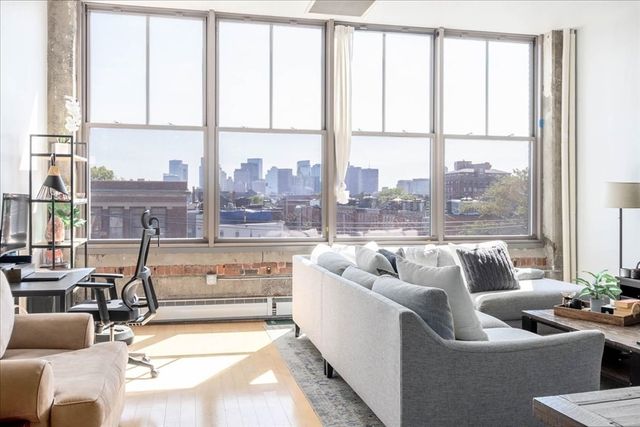 156 Porter St 320, Boston, MA 02128