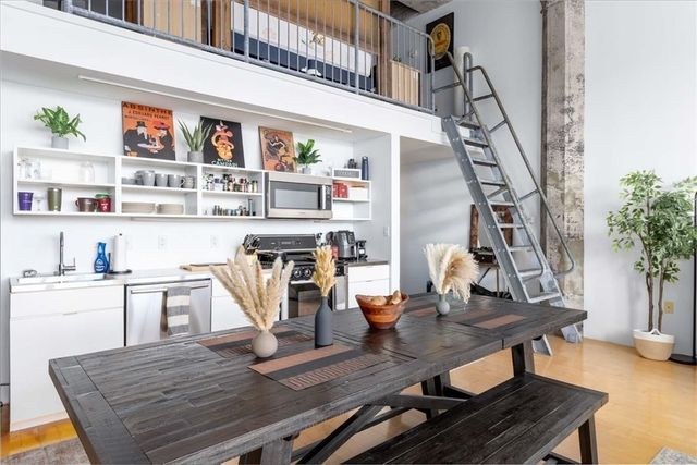 156 Porter St 320, Boston, MA 02128