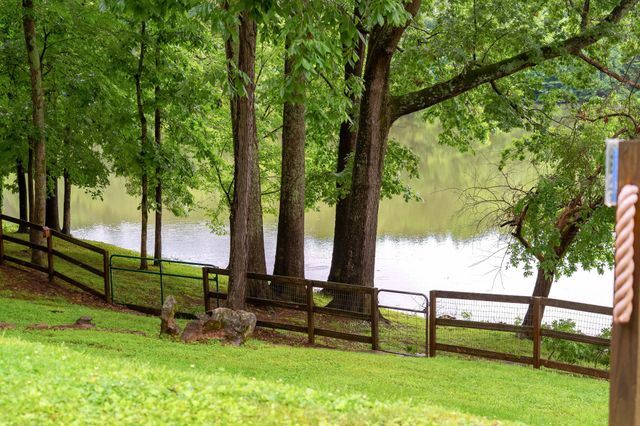 554 Hickman Shores Rd, Dover, TN 37058