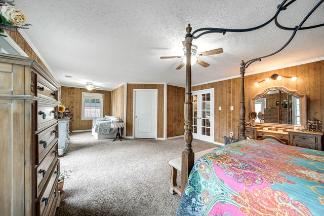 554 Hickman Shores Rd, Dover, TN 37058