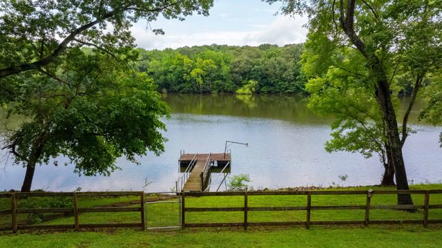 554 Hickman Shores Rd, Dover, TN 37058