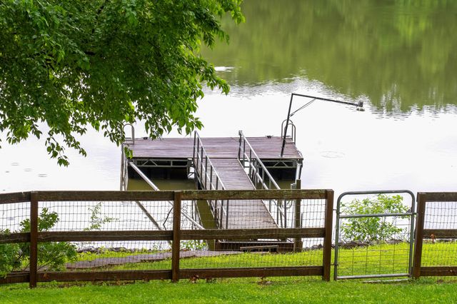 554 Hickman Shores Rd, Dover, TN 37058