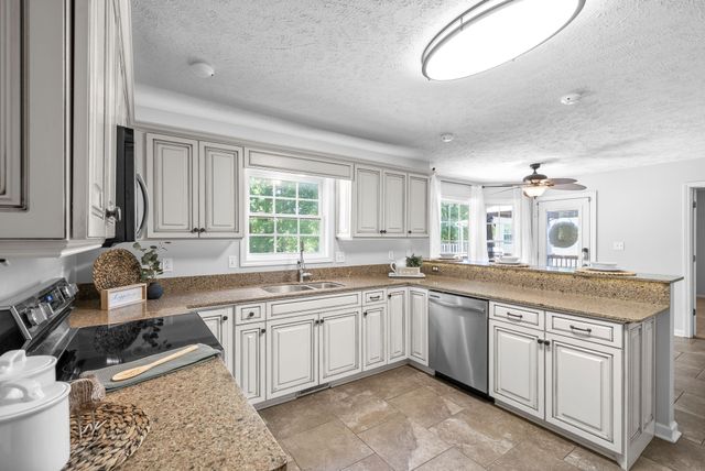 339 Wells Ct, Clarksville, TN 37043