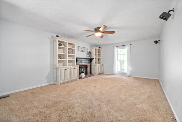 339 Wells Ct, Clarksville, TN 37043