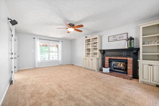 339 Wells Ct, Clarksville, TN 37043