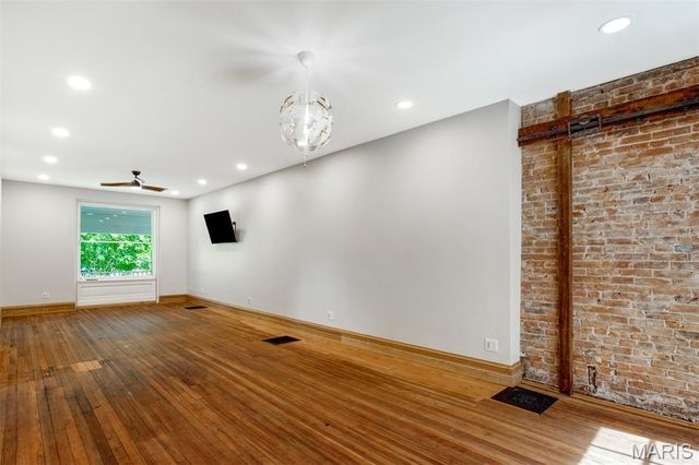 4256 Westminster Place, St Louis, MO 63108