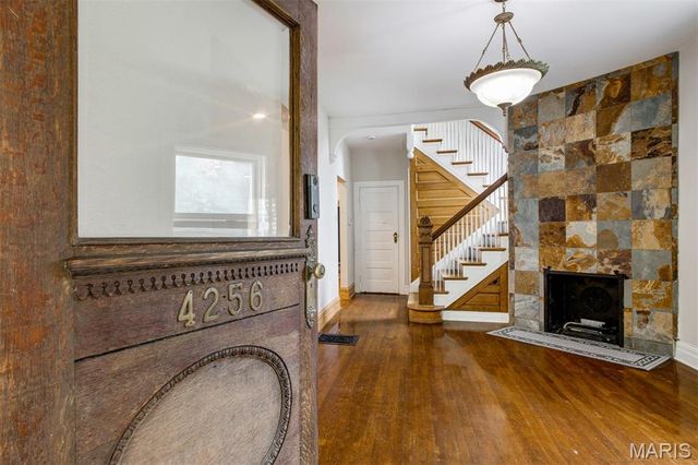 4256 Westminster Place, St Louis, MO 63108