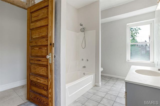 4256 Westminster Place, St Louis, MO 63108