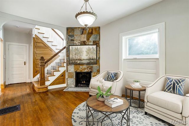 4256 Westminster Place, St Louis, MO 63108