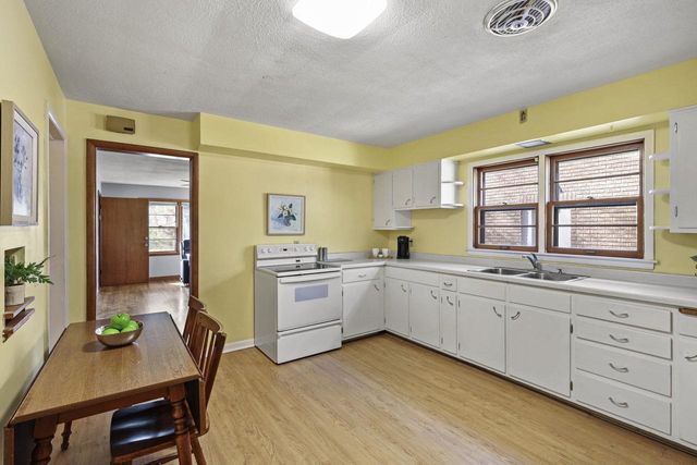 2138 E Johnson Street, Madison, WI 53704