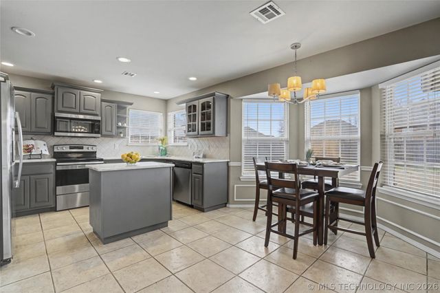 10009 E 98th Street North, Owasso, OK 74055