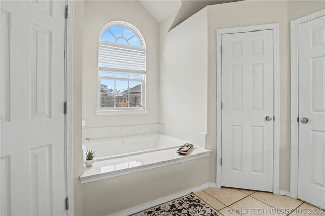 10009 E 98th Street North, Owasso, OK 74055