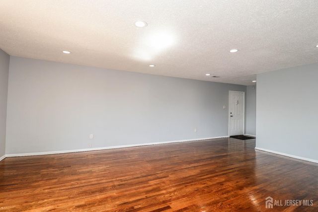 312 Edison Glen Terrace, Edison, NJ 08837