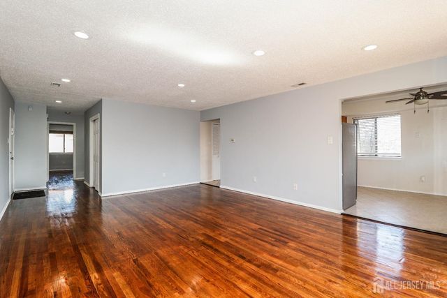 312 Edison Glen Terrace, Edison, NJ 08837