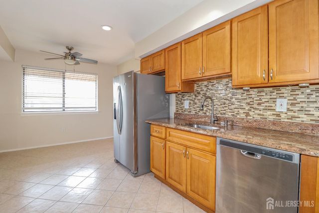 312 Edison Glen Terrace, Edison, NJ 08837