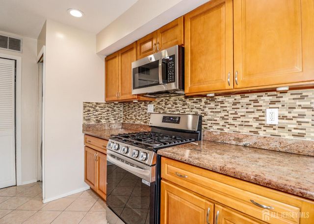 312 Edison Glen Terrace, Edison, NJ 08837