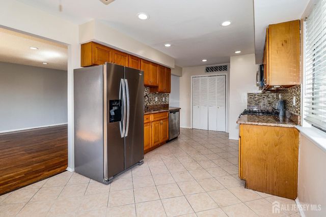 312 Edison Glen Terrace, Edison, NJ 08837