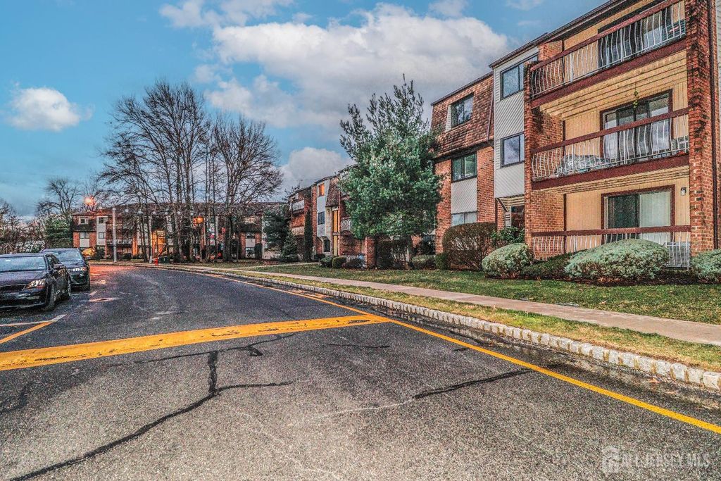 312 Edison Glen Terrace, Edison, NJ 08837