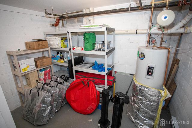 124 Adamecs Way, South Amboy, NJ 08879